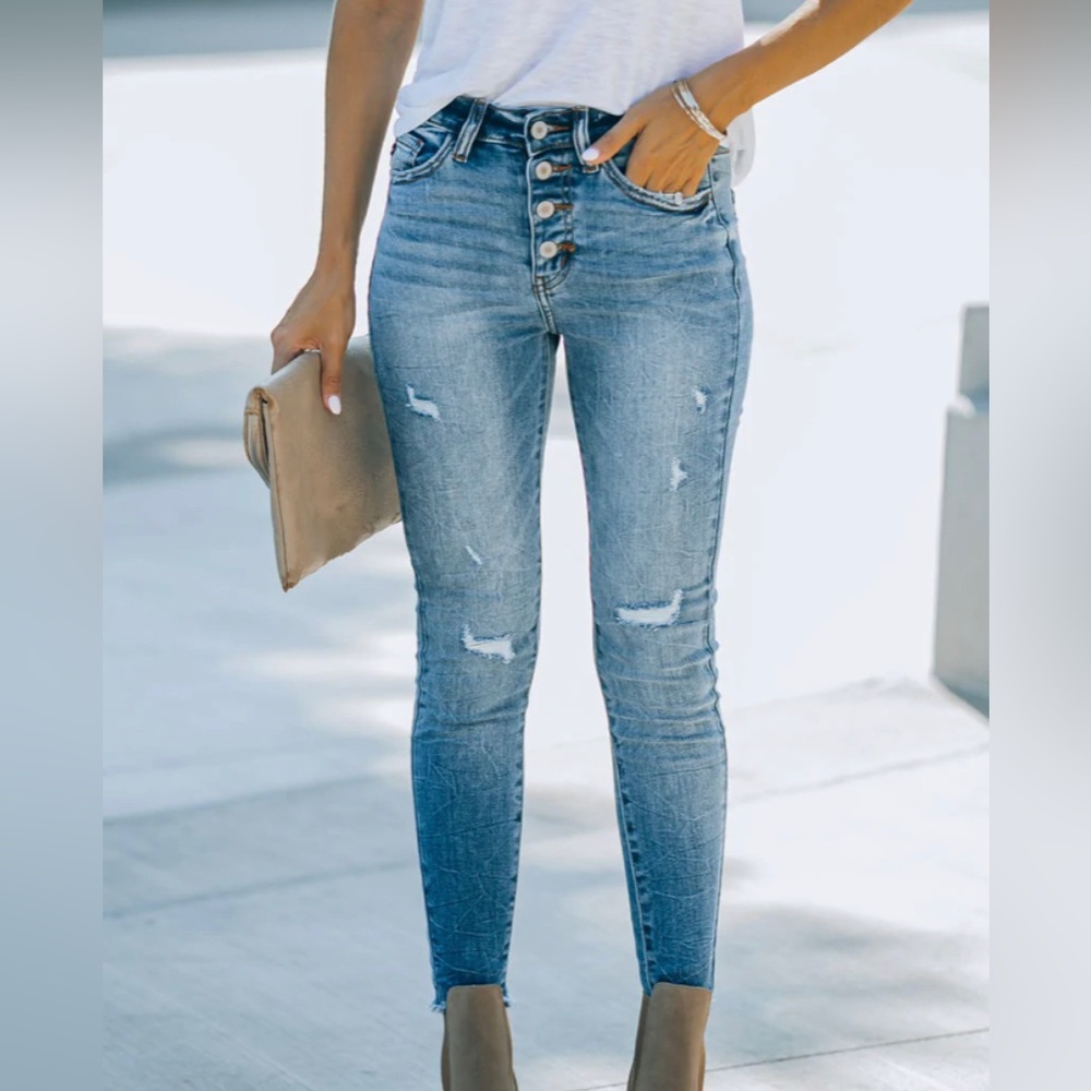 NWT Vici Kan Can Distressed Skinny Denim